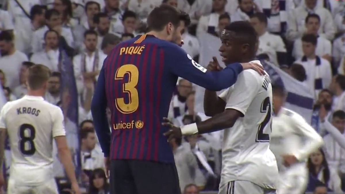 Vinicius recriminó a Piqué que provocara a la grada
