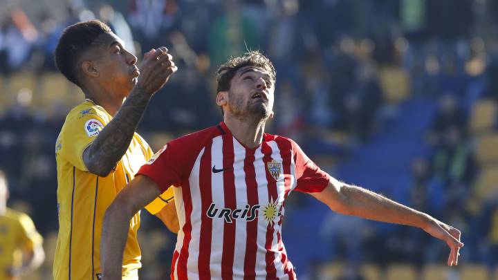 Iván Martos se gana el sitio en la primera plantilla del Almería.