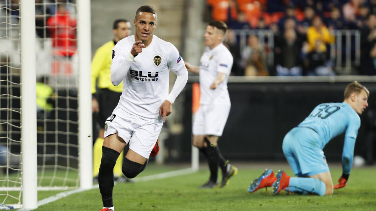 Rodrigo, tras marcar uno de los goles.