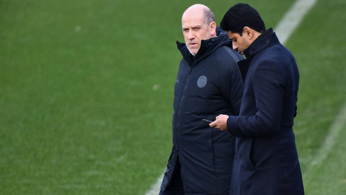 Nasser Al-Khelaifi y Antero Henrique en un entrenamiento del PSG
