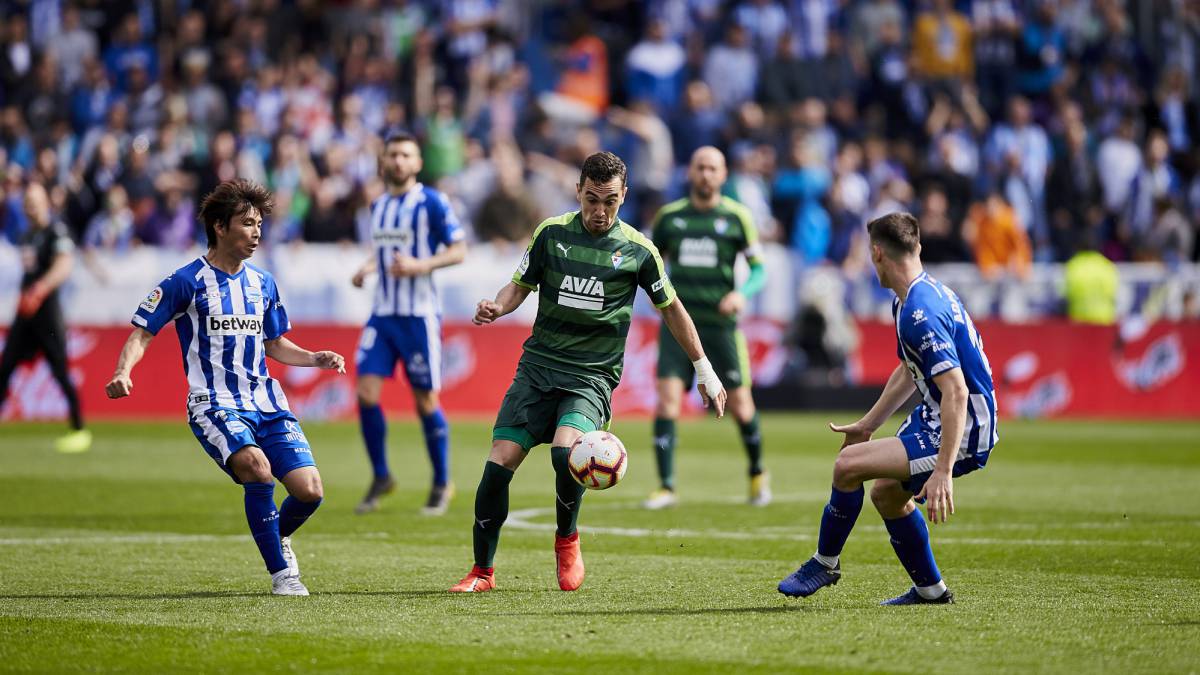 Adrián Marín: "Estoy contento porque voy sumando minutos partido a partido"