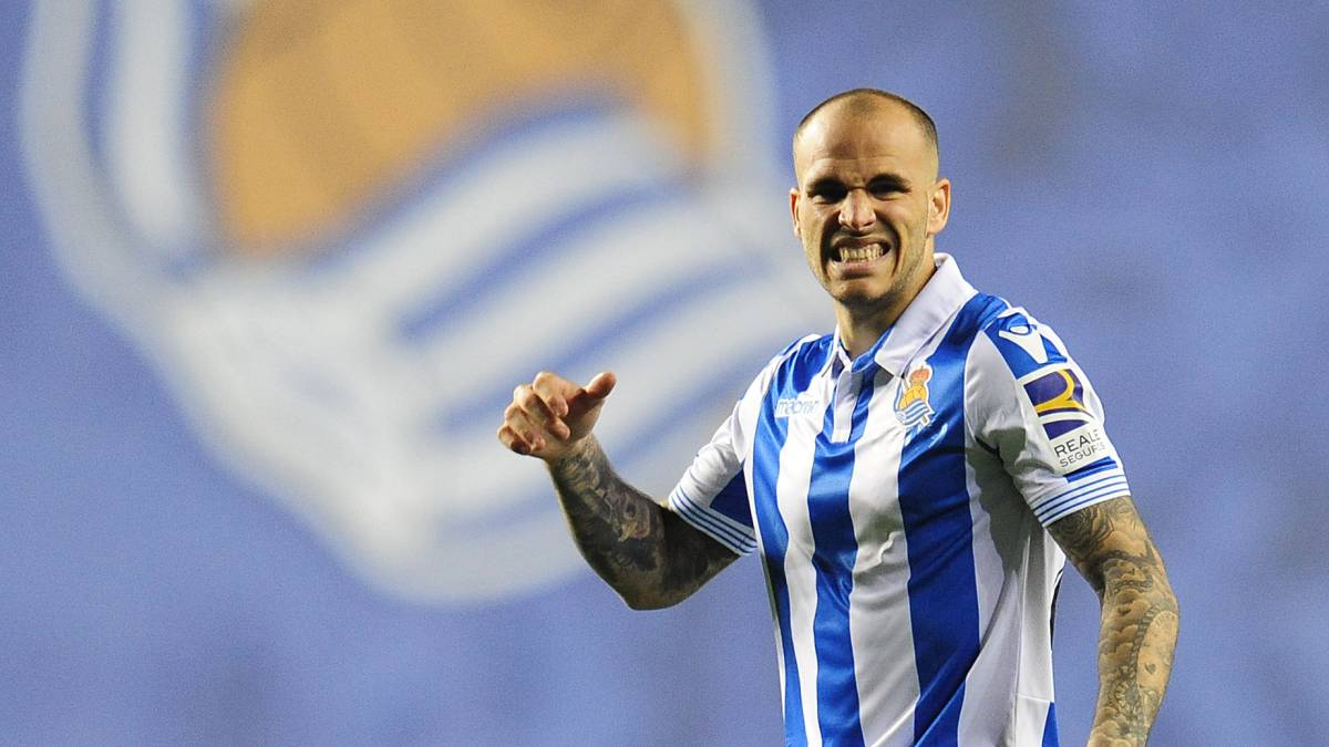 Sandro lamentándose.