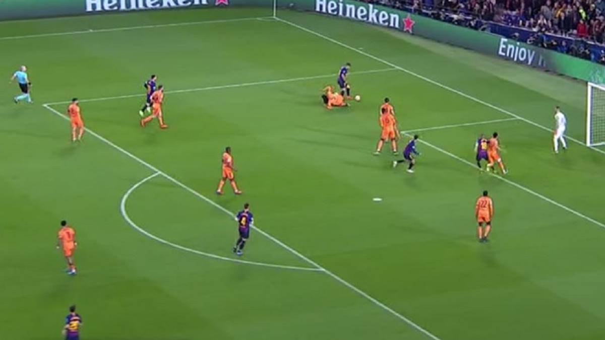 El penalti de Denayer a Luis Suárez.