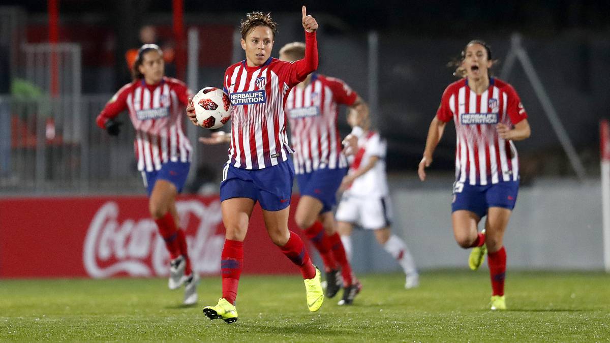 Amanda, jugadora del Atlético, celebra un gol.