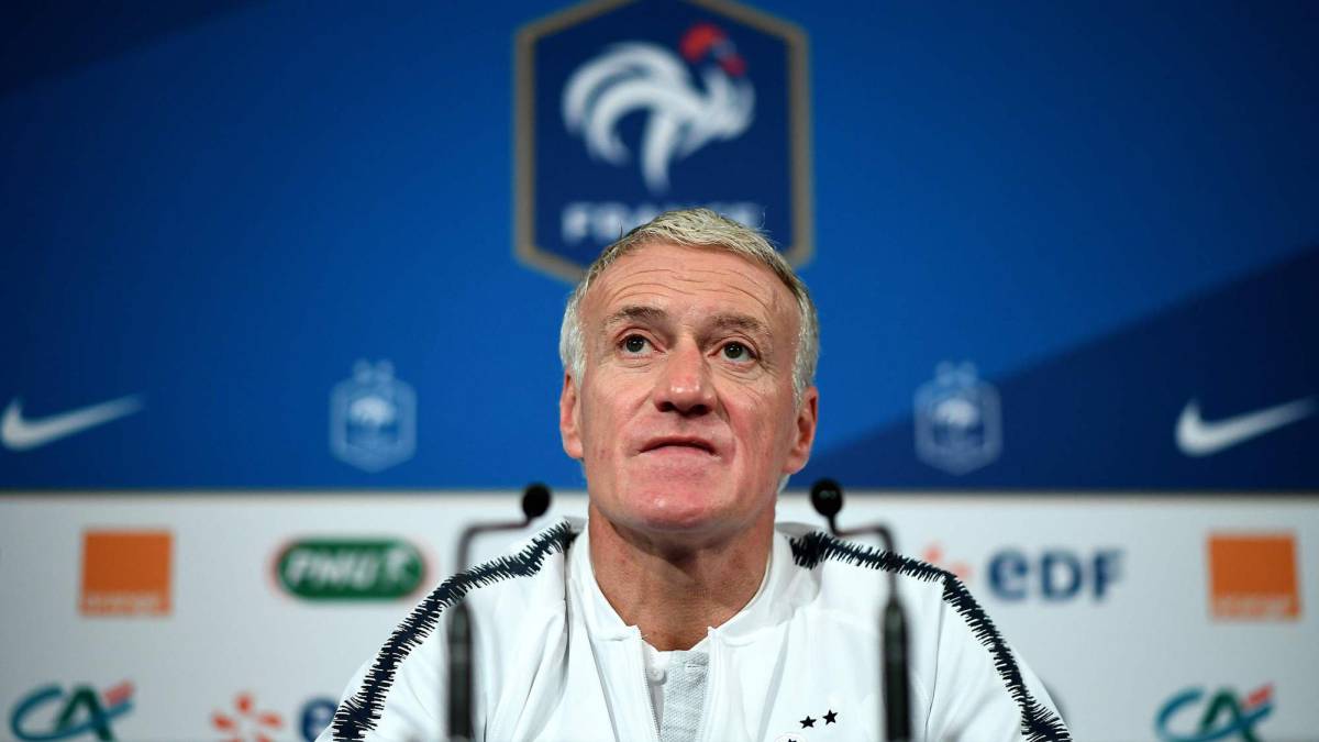 Didier Deschamps felicitó a Zidane por su decisión de volver al Real Madrid.