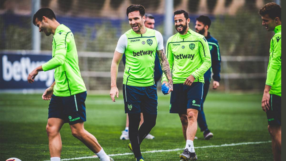 Paco López se lleva a todos los disponibles menos Toño a Anoeta