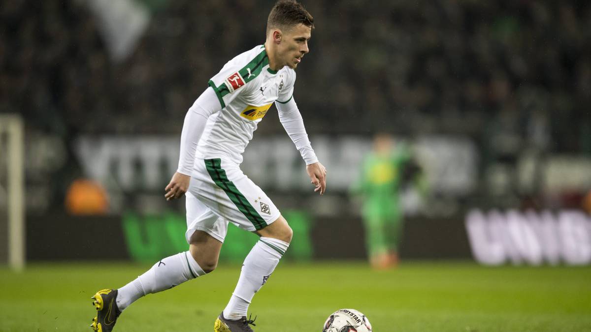 El 'Gladbach' asciende al tercer puesto pese a sus problemas