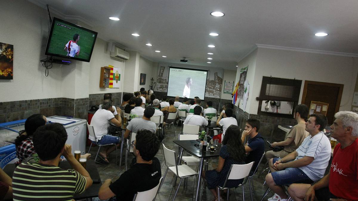 Primeras sentencias por piratear el fútbol en lugares públicos