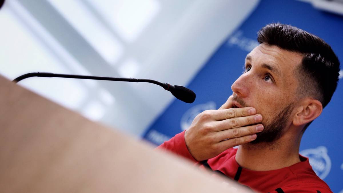 Borja Valle en la sala de prensa de Abegondo