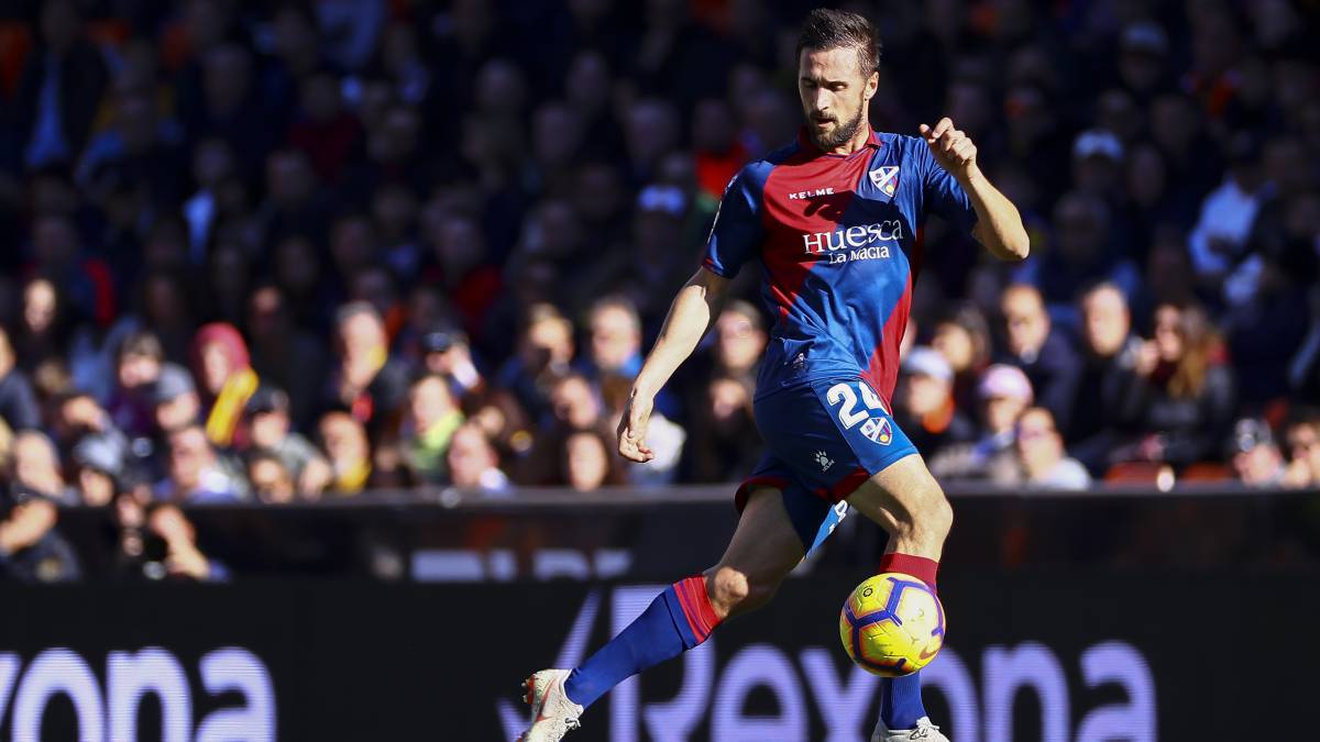 El zaragozano Jorge Miramón reaparece en el Huesca para ocupar el lateral derecho.