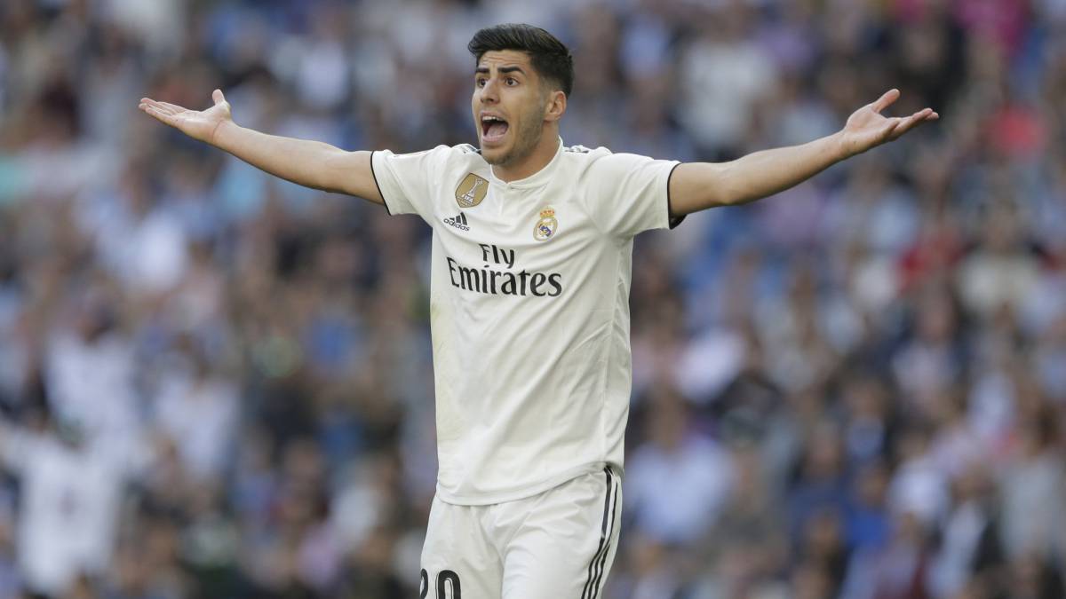 Asensio pidió penalti, pero la falta fue fuera del área: el VAR no entra en estas acciones