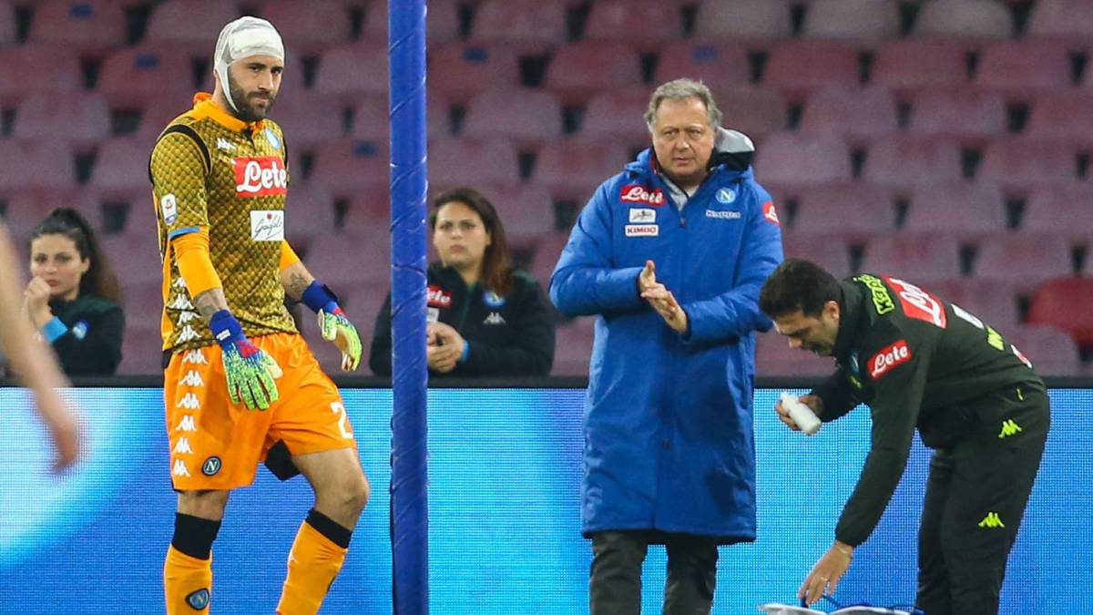 Ospina, tras el golpe que sufrió en el Nápoles-Udinese y antes de ser trasladado al hospital.