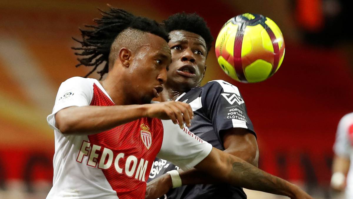 Gelson, pretendido por el Arsenal, disputa un balón ante Tchouameni en el Mónaco-Bordeaux de la Ligue 1.