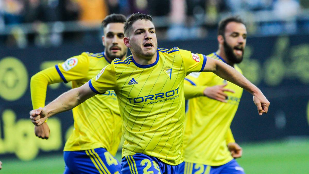 Manu Vallejo celebra su gol en el Cádiz-Lugo.