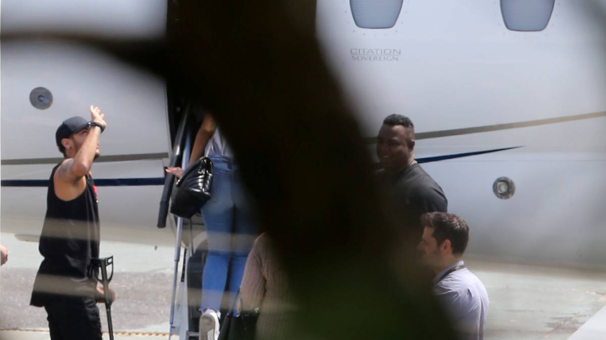 Neymar aterriza en Brasil para recuperarse de su lesión de 2018