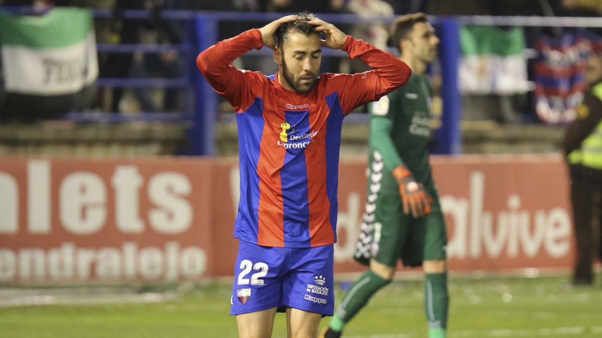 Perea lamenta una ocasión perdida con el Extremadura.