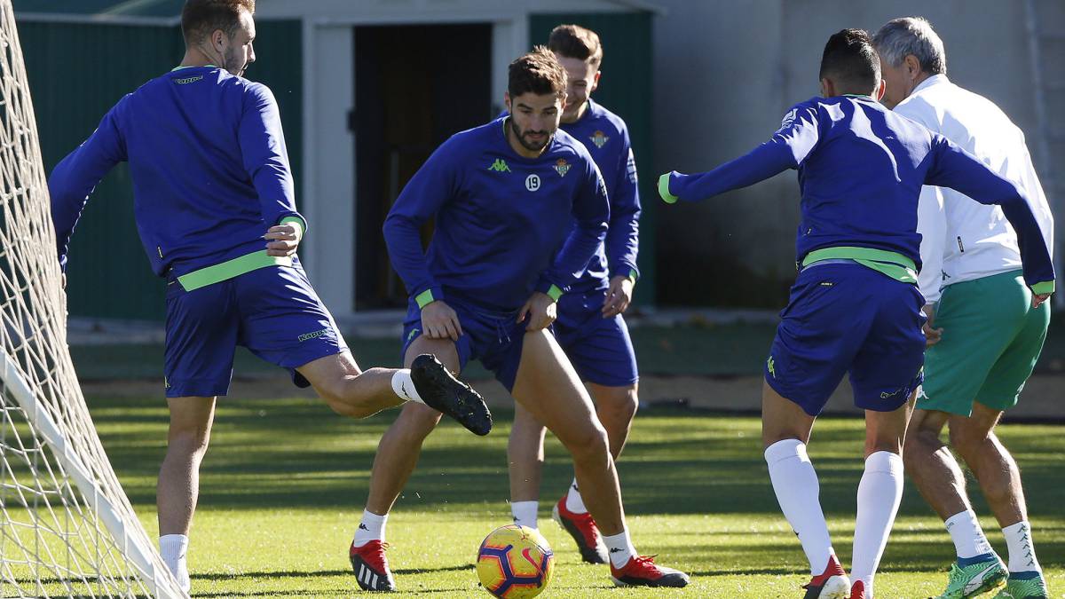 Barragán, un hilo de esperanza para el carril diestro del Betis