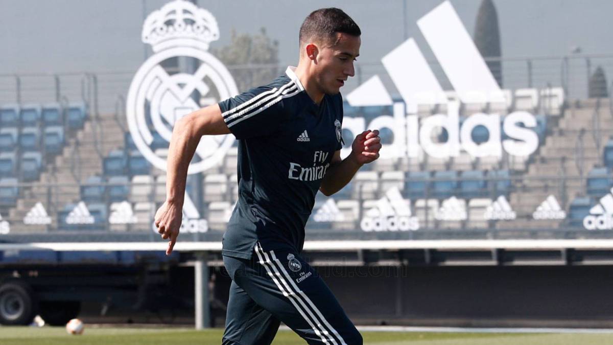 Carvajal y Lucas Vázquez hicieron parte de la sesión en el césped.