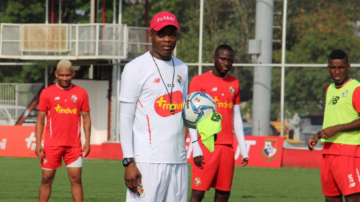 Dely Valdés, con la selección panameña.