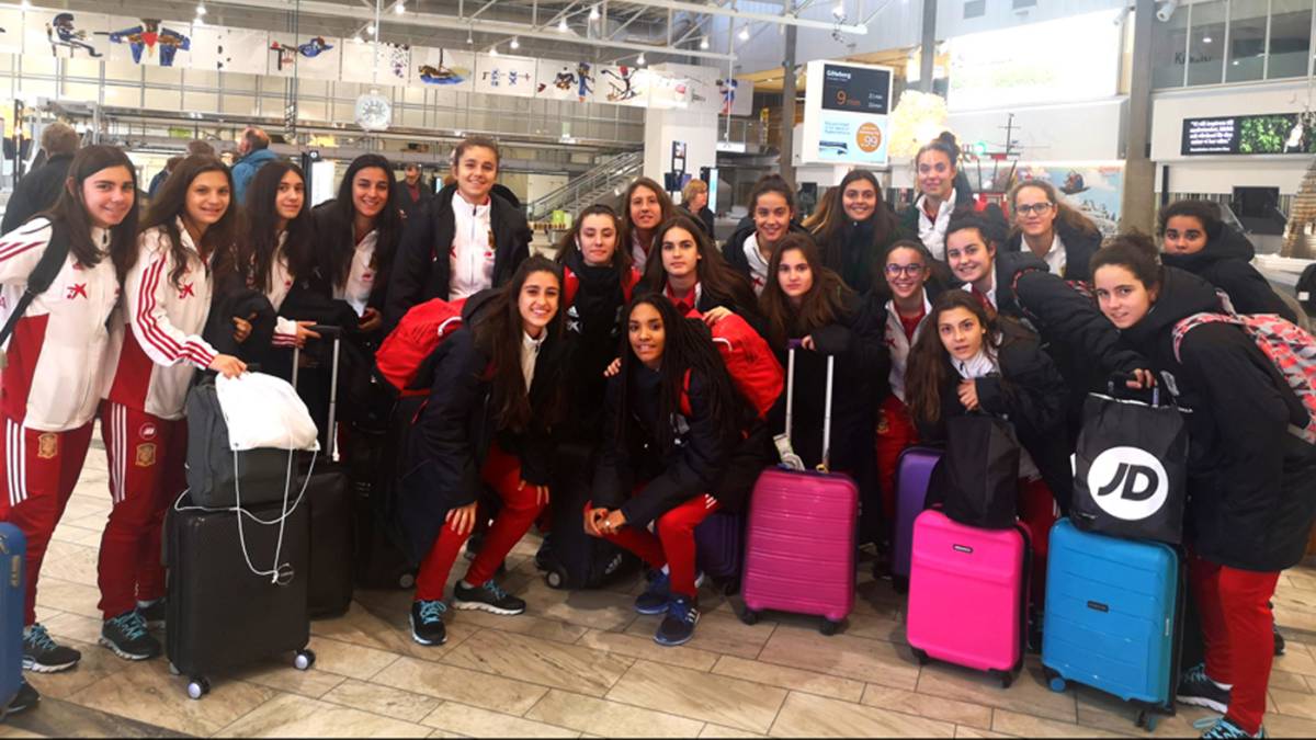 La Selección Sub-17 a su llegada a Suecia.