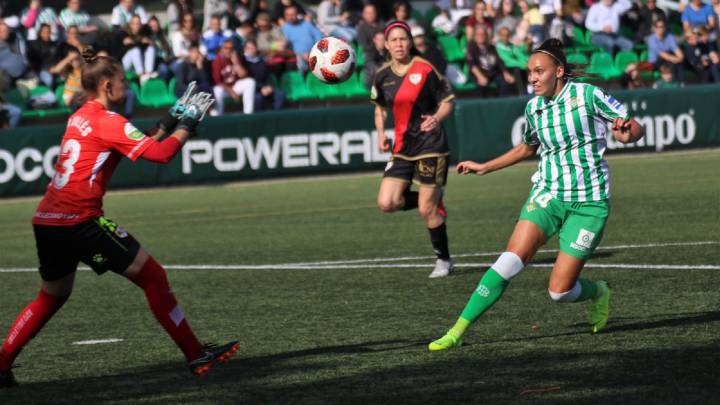 Jugadoras de Rayo Vallecano y Betis.
