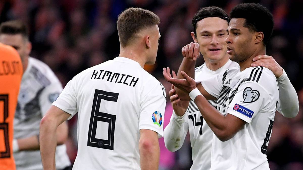 Resumen y goles del Holanda 2-3 Alemania. Un gol de Schulz en el último suspiro dio los tres puntos a Alemania después de un partidazo en el Ámsterdam Arena