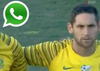 Ponen el himno en un celular y se corta por los whatsapp