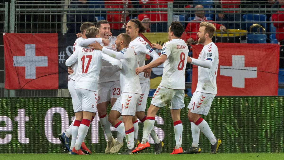 Suiza desperdicia un 3-0 y Dinamarca iguala en 9 minutos