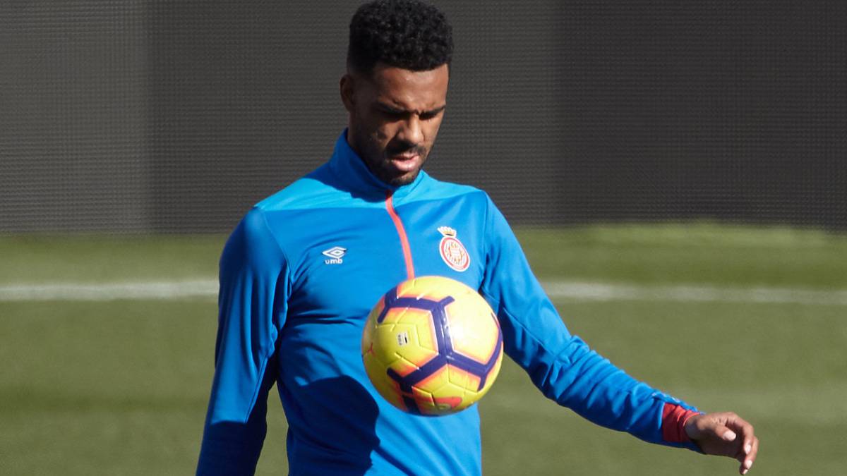 Jonás Ramalho mira al pasado con su futuro en el aire