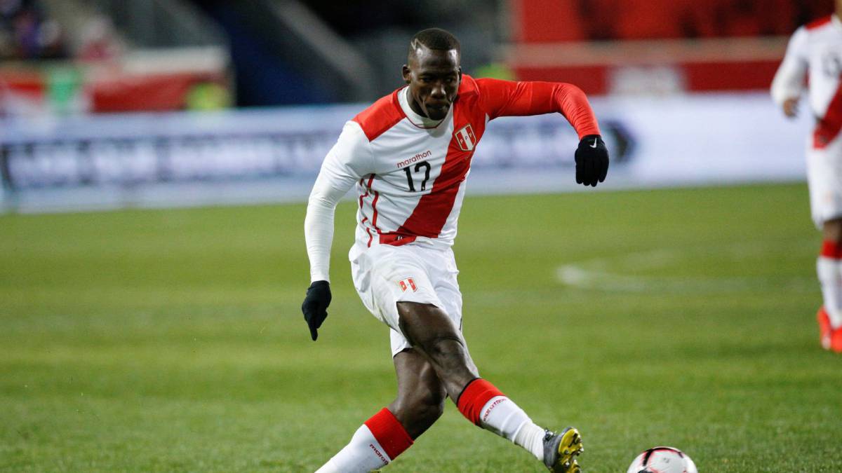 Advíncula vuelve a entrenarse