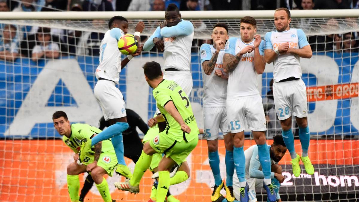 Dos penaltis sirven al Angers para neutralizar al Marsella