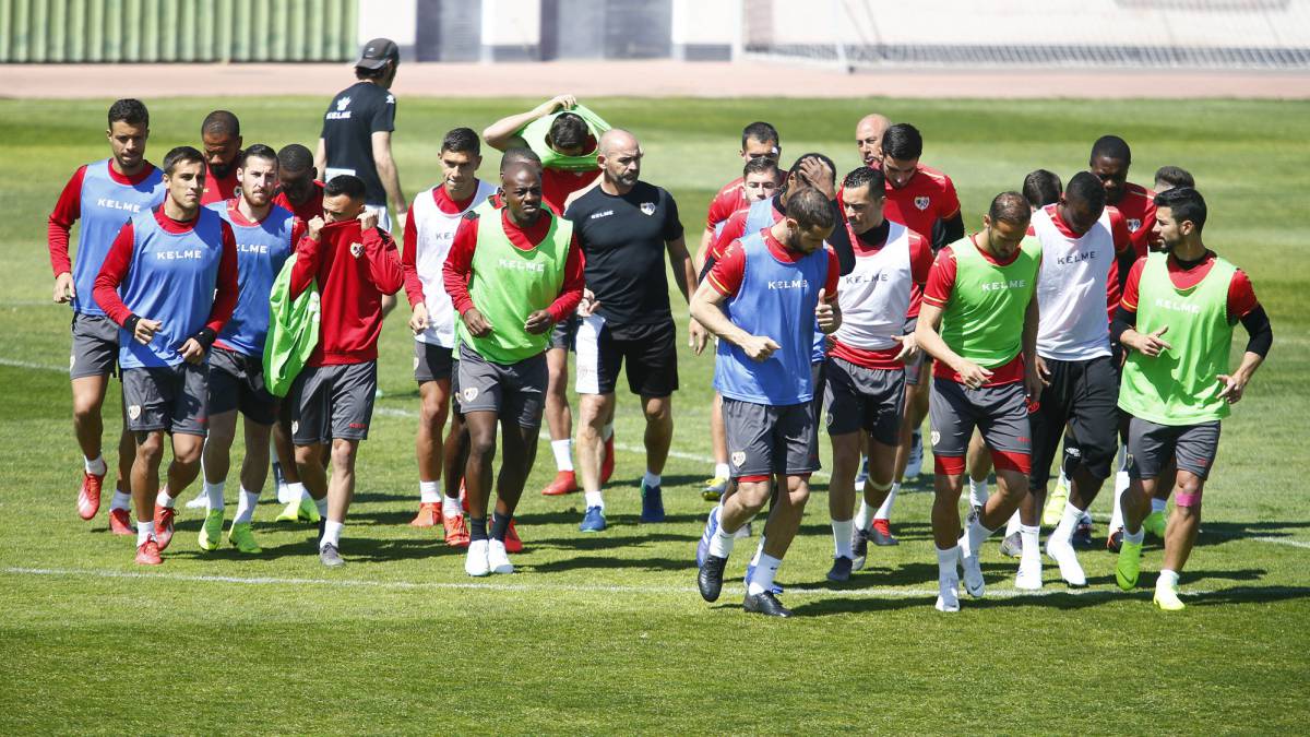 Paco Jémez, durante un entrenamiento con el Rayo.