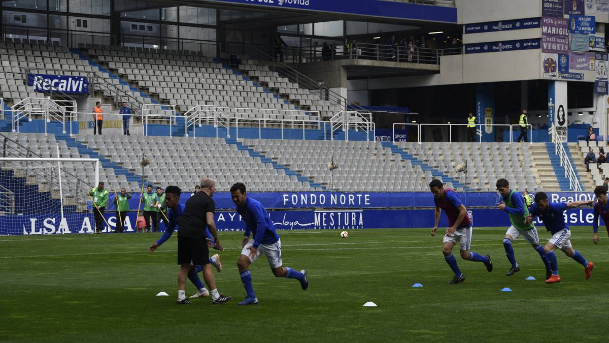 El Carlos Tartiere, totalmente vacío minutos antes del Oviedo-Deportivo