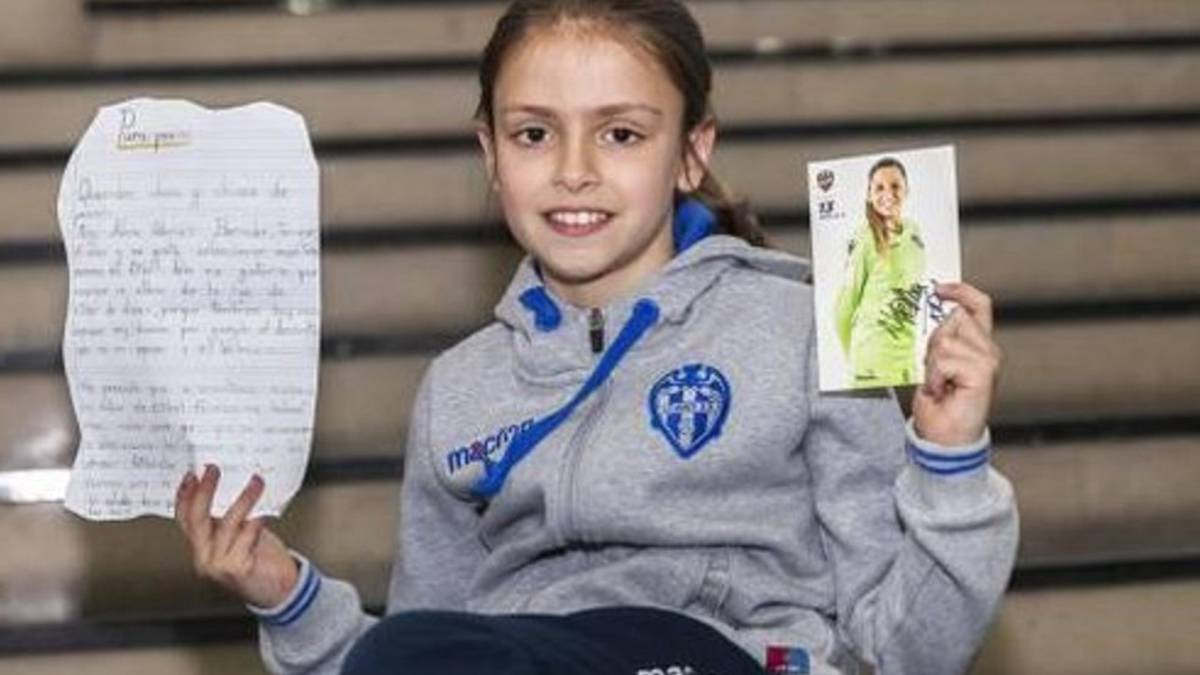 Una niña pide a Panini que haga un álbum de la Liga Iberdrola: "Es injusto que no lo haya"