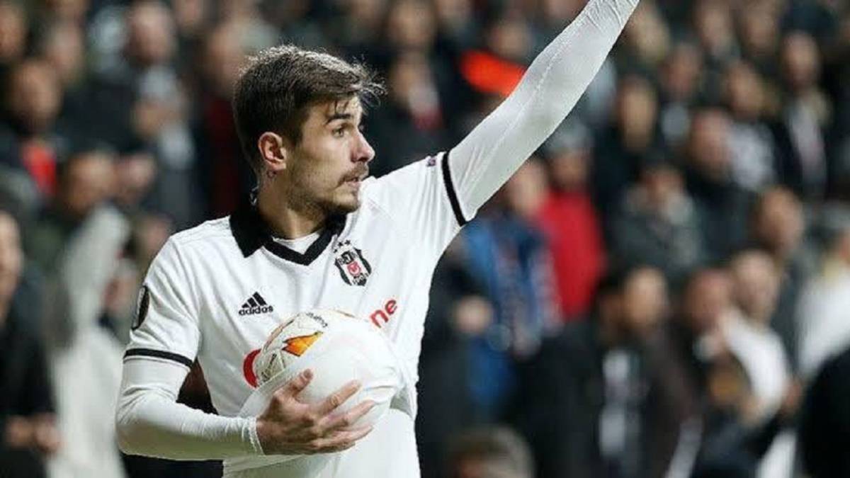 El agente de Toköz habla de un posible interés del Atlético de Madrid.