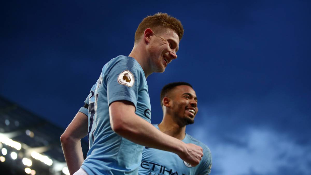 De Bruyne y Sané devuelven el liderato al Manchester City