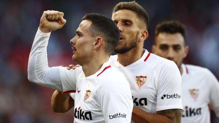 Roque Mesa celebra el gol.