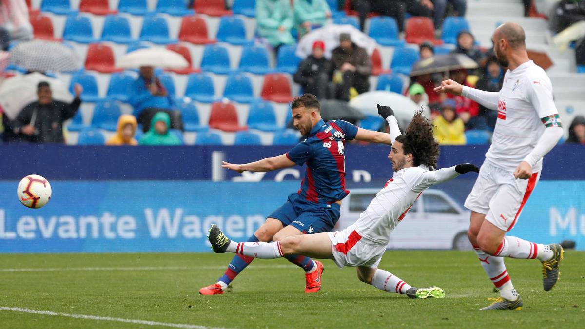 Mayoral keen to stay on loan with Levante next season