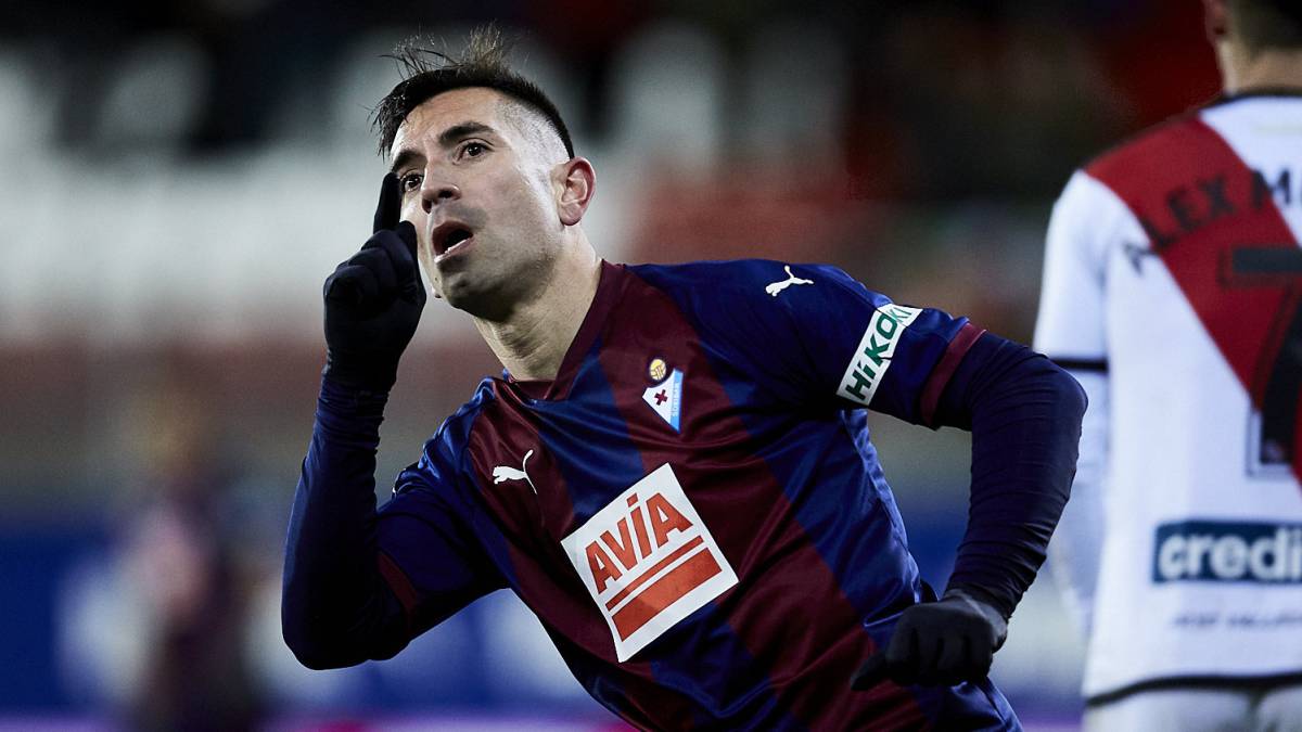Charles Días presenta su candidatura al trofeo Zarra