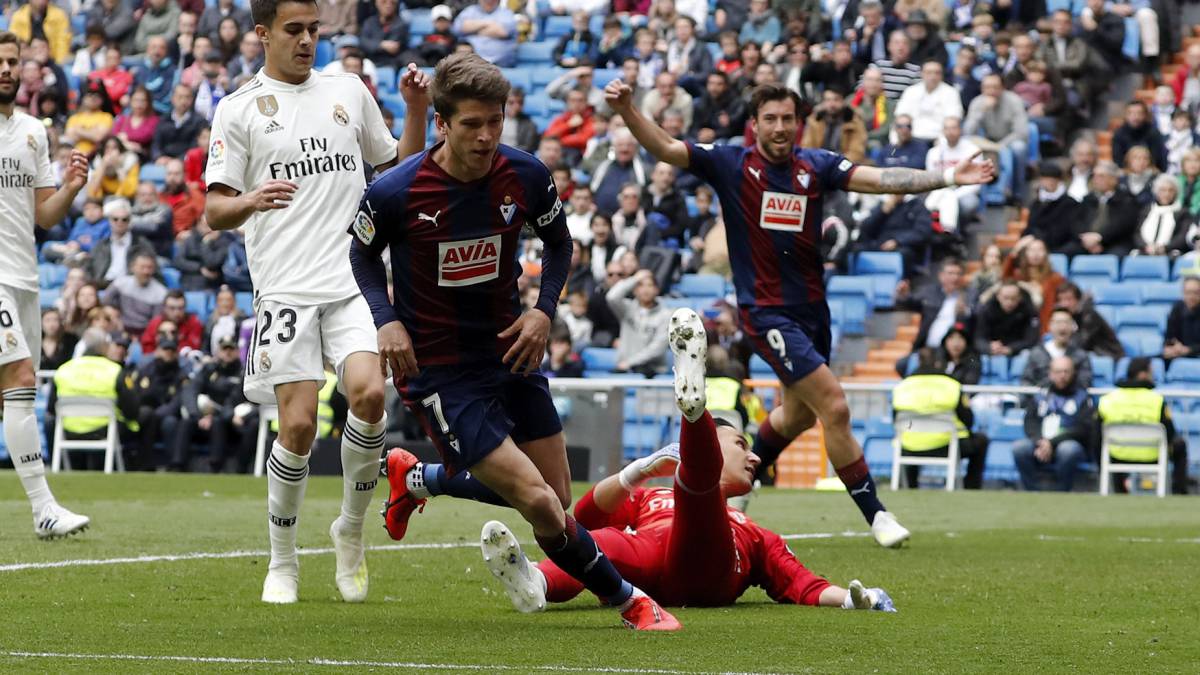 Cardona: "Vi que Keylor iba al suelo rápido, control y la pico".