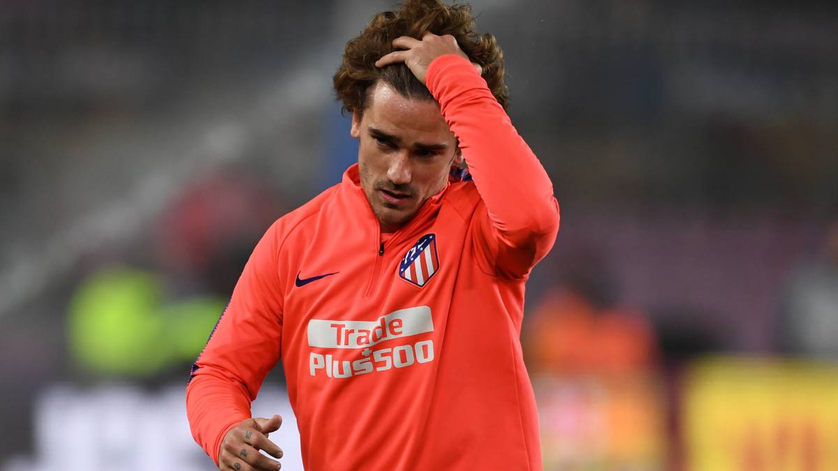 Griezmann, calentando antes del Barcelona-Atlético en el Camp Nou.