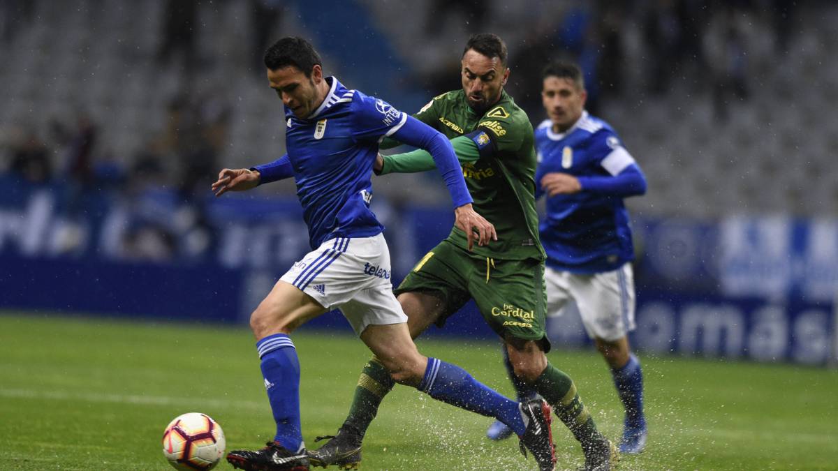 Momo: "En casa tiramos de esfuerzo y sacrificio, pero el equipo no está dando la talla"