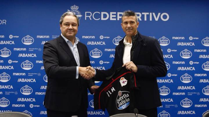 Tino Fernández y José Luis Martí posan en el estadio de Riazor