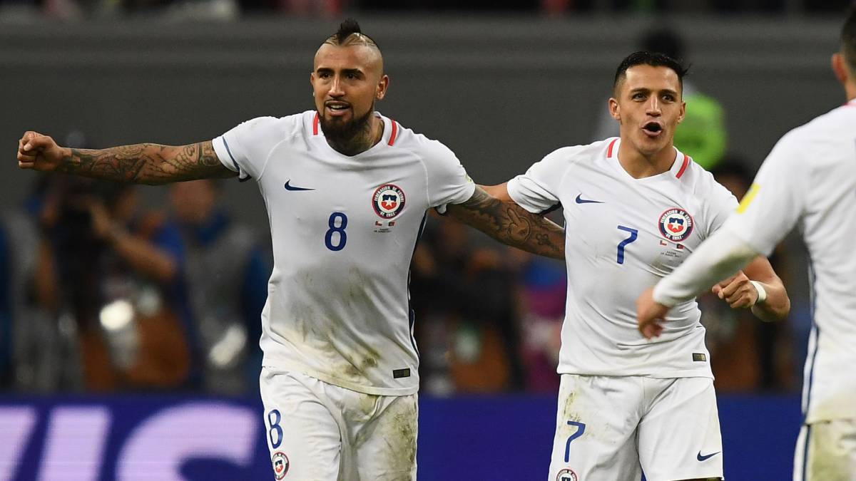 No habrá duelo chileno entre Alexis y Vidal en Old Trafford