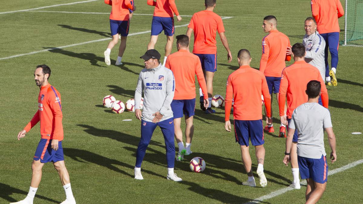 El Atlético trabajó sin Morata, Costa y Lemar; Savic se fue antes