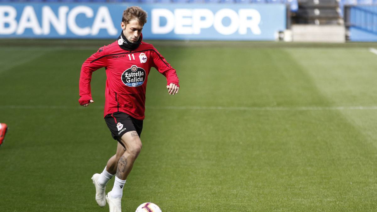 Fede Cartabia en el césped de Riazor con el Deportivo