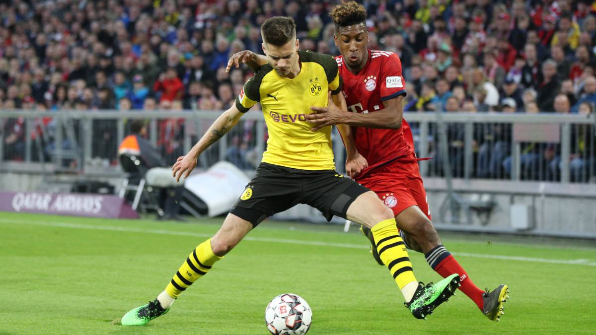 El centrocampista alemán del Borussia Dortmund, Julian Weigl, durante un partido.