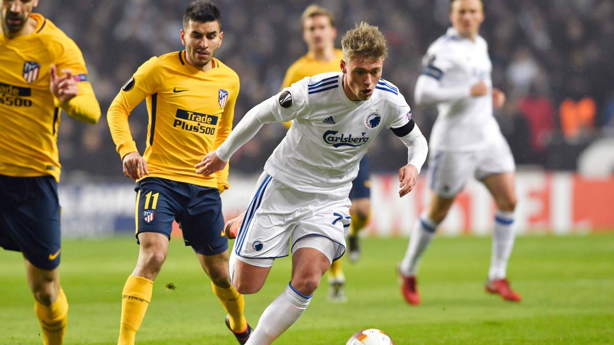 Fischer contra Atlético de Madrid.