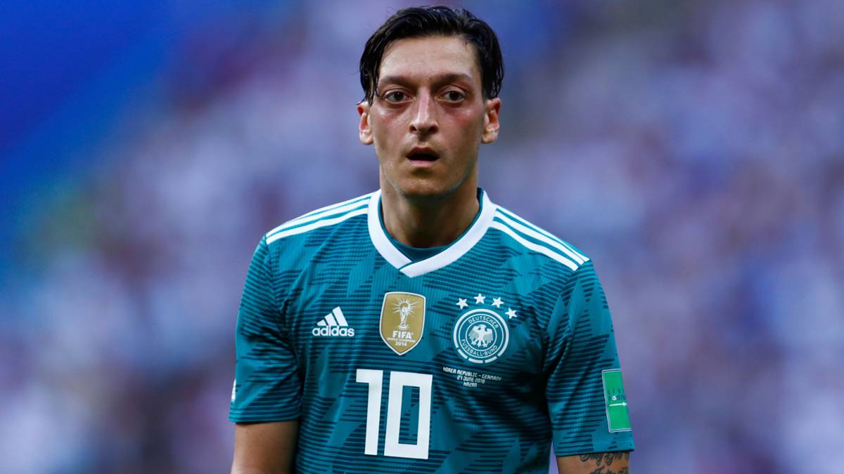 Bierhoff admite "muchos errores" propios sobre la renuncia de Özil a la selección