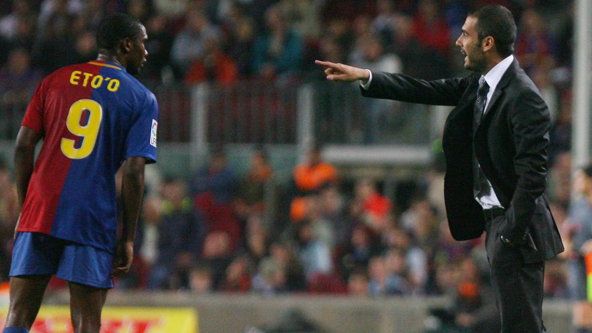 Samuel Eto'o y Pep Guardiola, durante su época en el Barcelona.